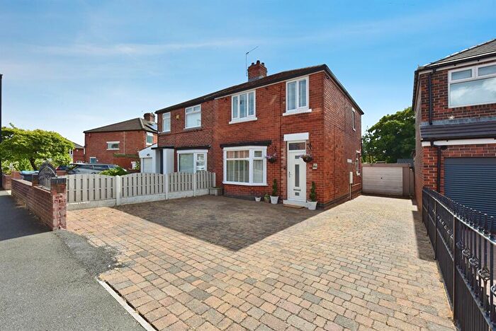 3 Bedroom Semi Detached House For Sale In Birklands Close, Handsworth, Sheffield, S13