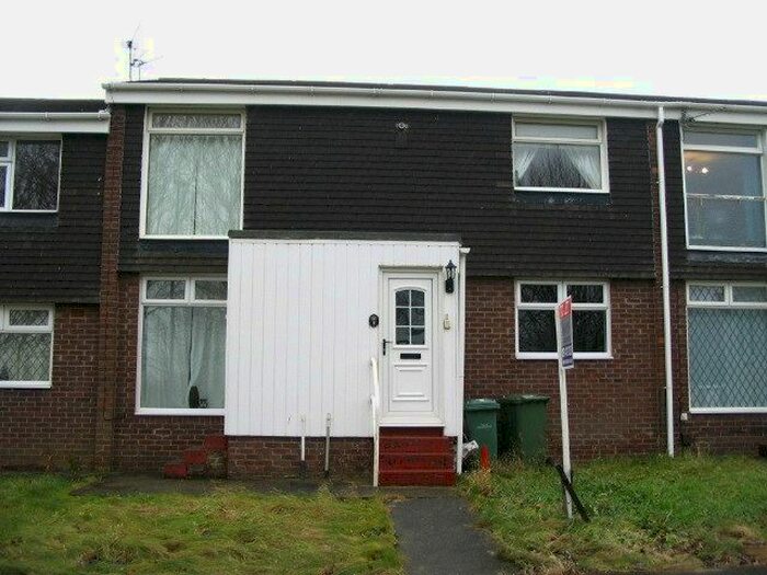 2 Bedroom Flat To Rent In Milstead Close, Moorside, SR3