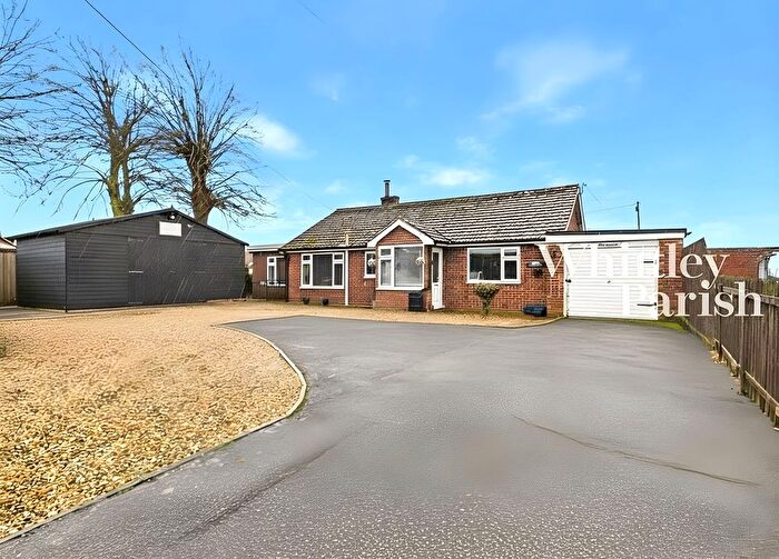 3 Bedroom Bungalow For Sale In High Road, Roydon, IP22