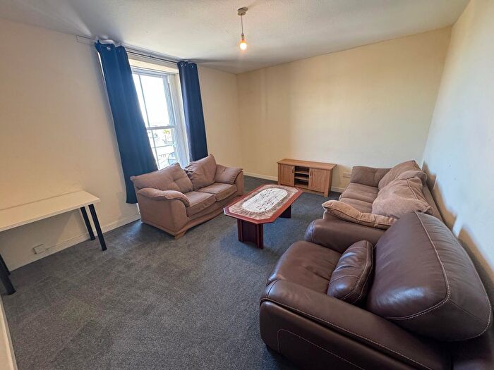 6 Bedroom Maisonette To Rent In E, Step Row, Dundee, DD2