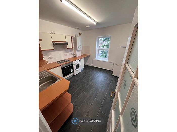 2 Bedroom Flat To Rent In Pembroke Road, Erith, DA8