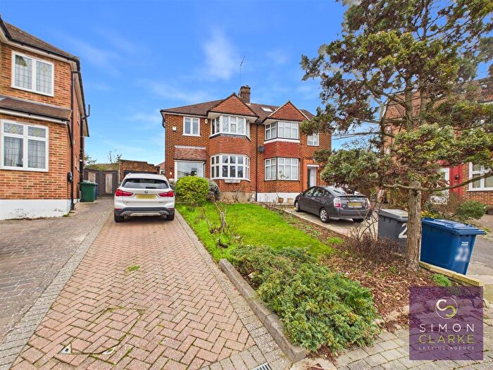 3 Bedroom Semi Detached House To Rent In Linkside, Woodside Park, - Garden Maintenance Included, N12