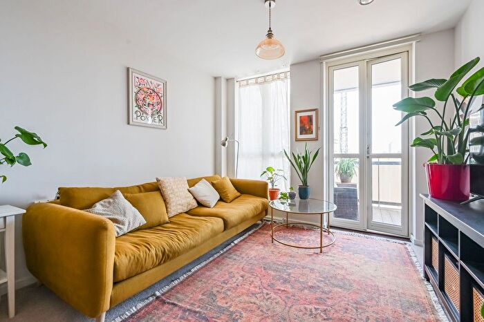 1 Bedroom Flat To Rent In Bow Common Lane, Mile End, London, E3
