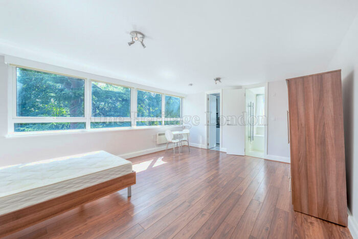 Flat To Rent In Hornsey Lane, Highgate, N6