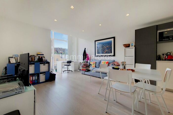 2 Bedroom Apartment To Rent In Spenlow Apartments, London, N1