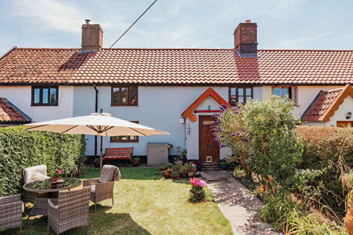 3 Bedroom Cottage For Sale In Wood Green, Long Stratton, NR15