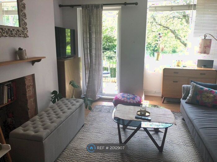 2 Bedroom Flat To Rent In Hayward Gardens, London, SW15