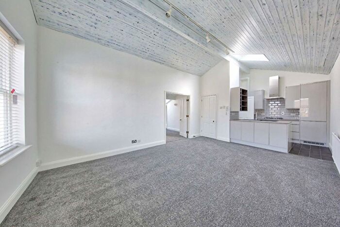 1 Bedroom Flat To Rent In Broad Street, Teddington, TW11