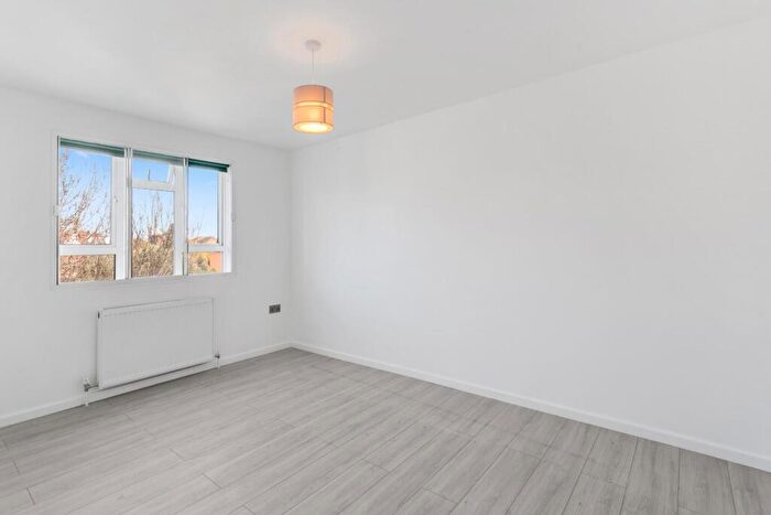 1 Bedroom Flat To Rent In Halton Road, London, N1