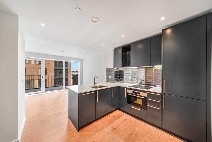 Flat For Sale In Braeburn Mansions London, N8