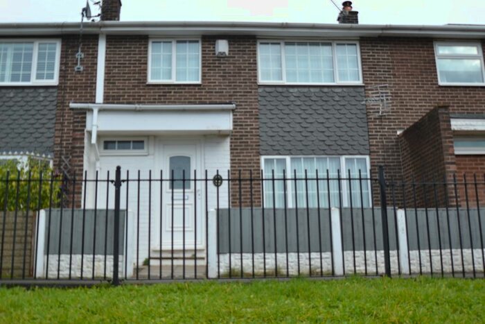 3 Bedroom Semi-Detached House To Rent In Ash Grove, South Elmsall, Pontefract, WF9