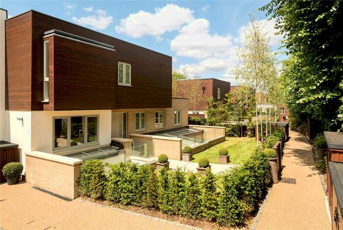 5 Bedroom Property To Rent In Pembroke Gardens, East Sheen, SW14