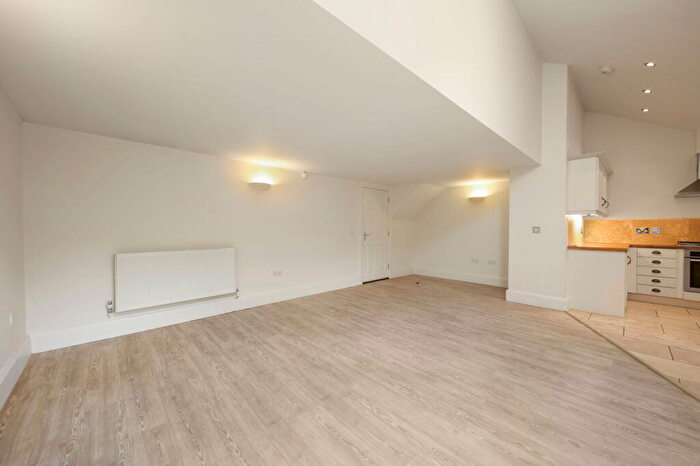 2 Bedroom Duplex For Sale In Matlock Green, Matlock, DE4