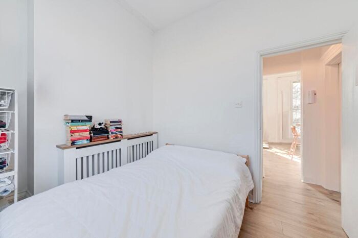 1 Bedroom Flat To Rent In Mornington Terrace, Camden, NW1