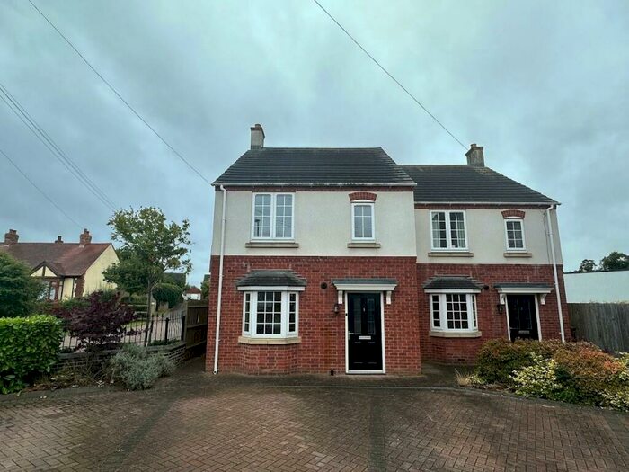 3 Bedroom Semi-Detached House To Rent In Dumolos Lane, Glascote, Tamworth, Staffordshire, B77