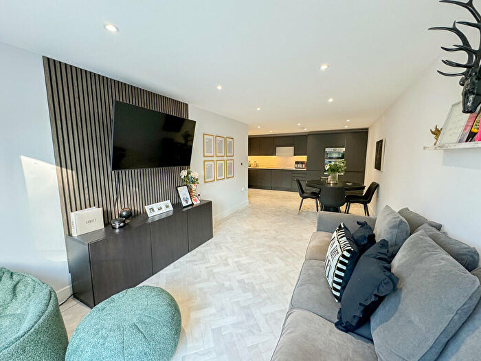 2 Bedroom Flat For Sale In Crown Hill Apartments, Crown Hill, Rayleigh, SS6