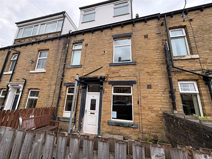 3 Bedroom Terraced House For Sale In Matlock Street, Halifax, HX3