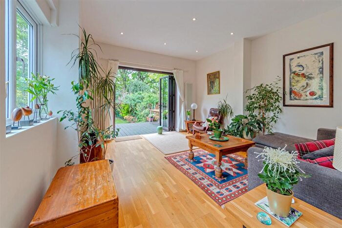 3 Bedroom Property For Sale In Talbot Road, Highgate, London, N6