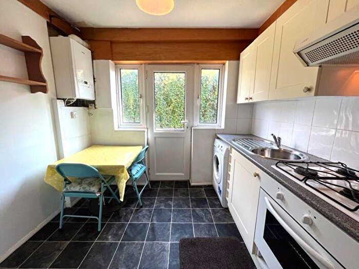 3 Bedroom Flat To Rent In Park Crescent Place, Brighton, BN2