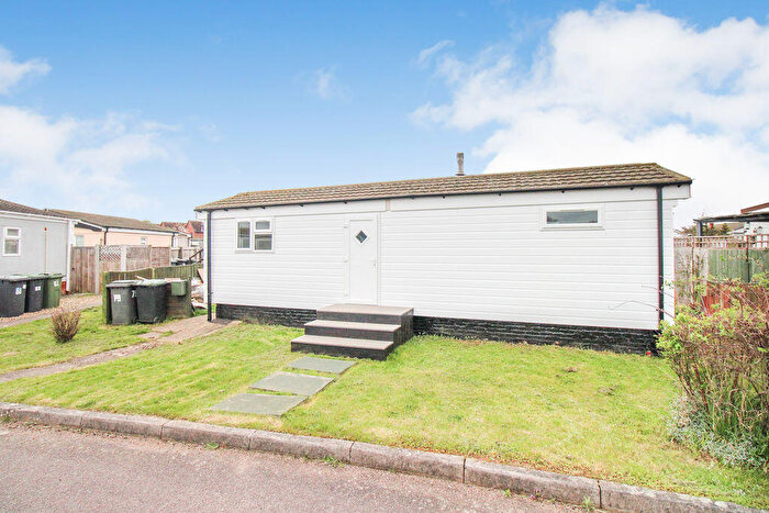 1 Bedroom Park Home For Sale In Three Star Park, Lower Stondon, SG16