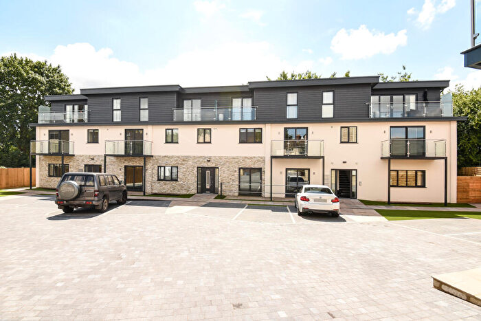 2 Bedroom Apartment To Rent In Admiral Court, Witney, OX28