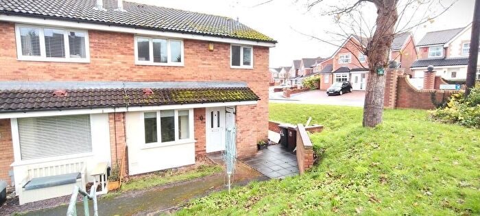 2 Bedroom Town House To Rent In Hunshelf Road, Chapeltown, S35