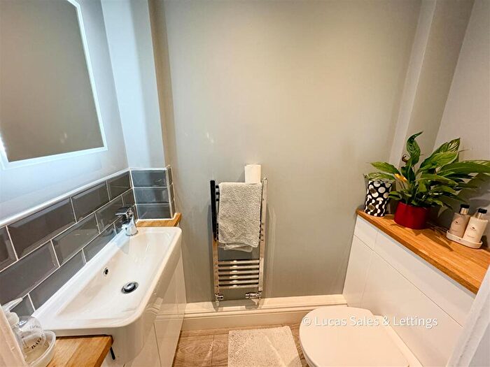 3 Bedroom End Of Terrace House For Sale In Brambleside, Kettering, NN16