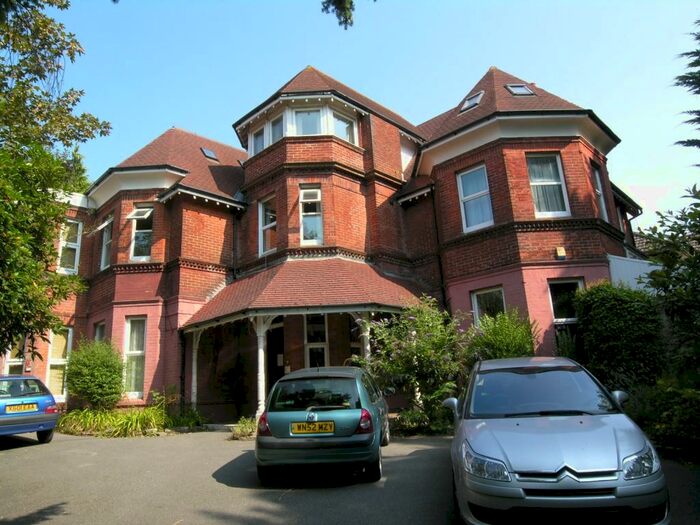 2 Bedroom Flat To Rent In Bedroom Top Floor Flat In Meyrick Park, BH3