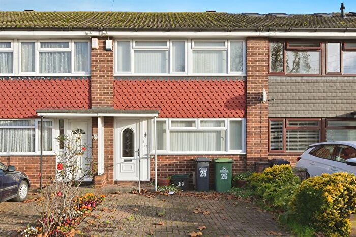 3 Bedroom Terraced House For Sale In Hobbs Close, Cheshunt, Waltham Cross, EN8