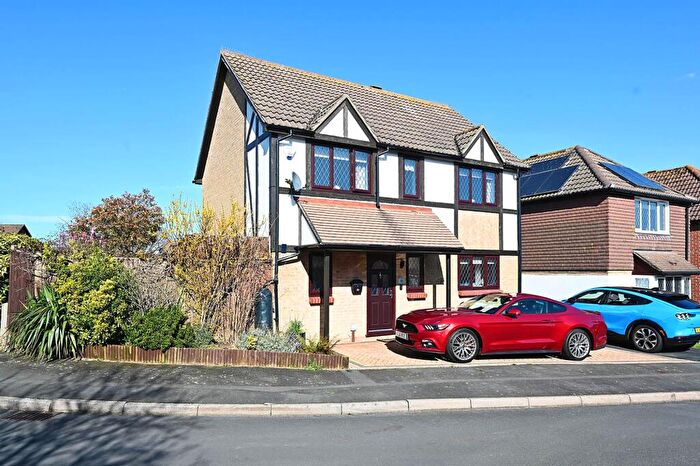 4 Bedroom Detached House For Sale In Greenacres Drive, Hailsham, BN27