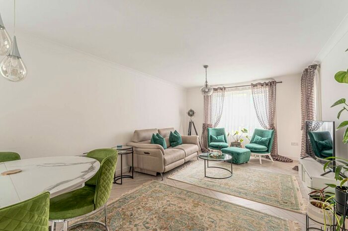 2 Bedroom Flat To Rent In Glebelands Close, East Finchley, London, N12