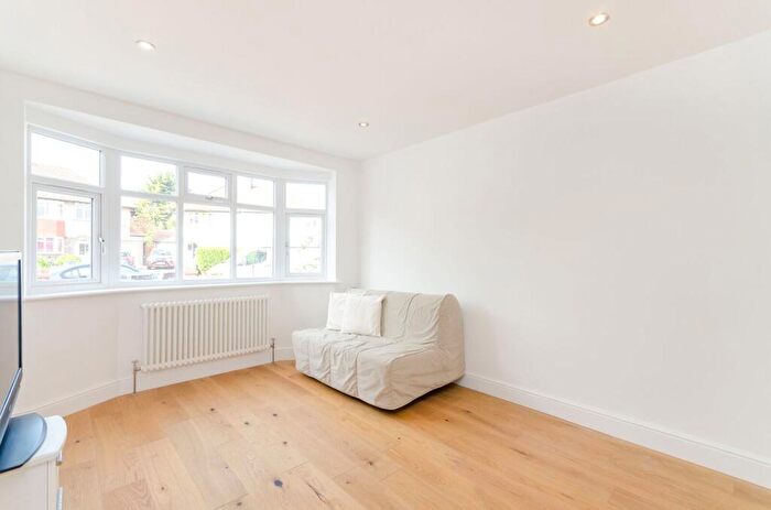 6 Bedroom Semi-Detached House To Rent In Groveland Way, New Malden, KT3