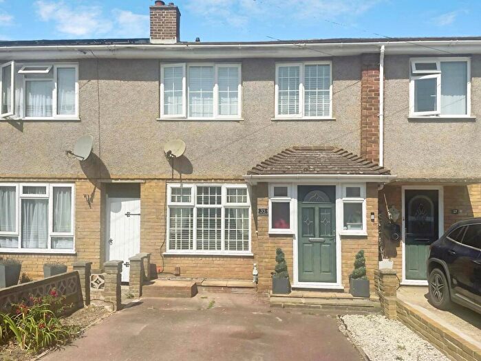 3 Bedroom Terraced House For Sale In Portland Avenue, Sittingbourne, Kent, ME10