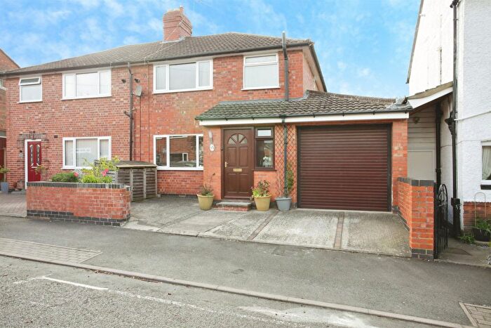 3 Bedroom Semi Detached House For Sale In Maple Grove, Rugby, CV21