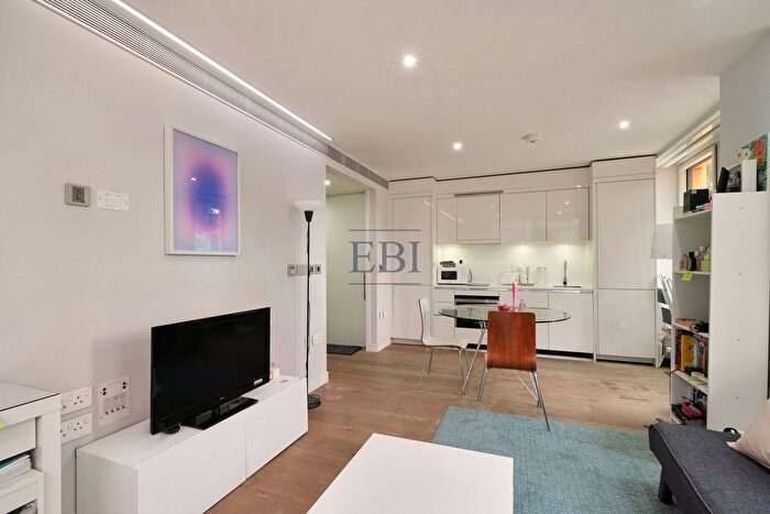 1 Bedroom Flat To Rent In Central St. Giles Piazza, Covent Garden, London, WC2H