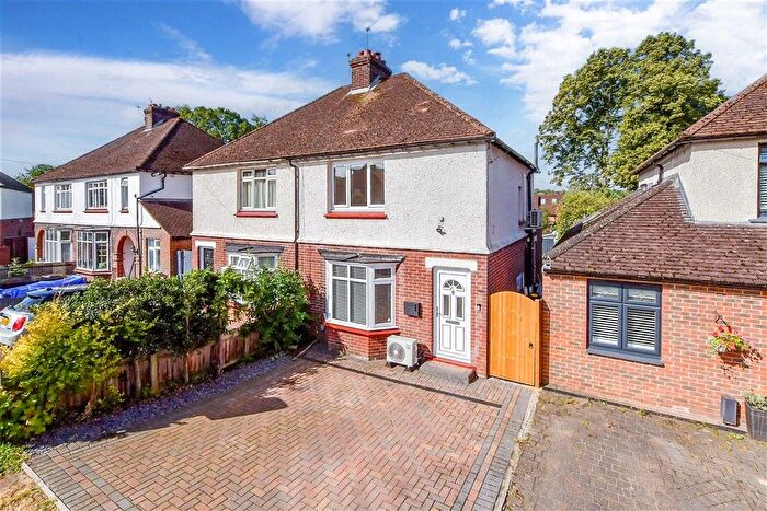 2 Bedroom Semi Detached House For Sale In Moncktons Avenue, Maidstone, Kent, ME14