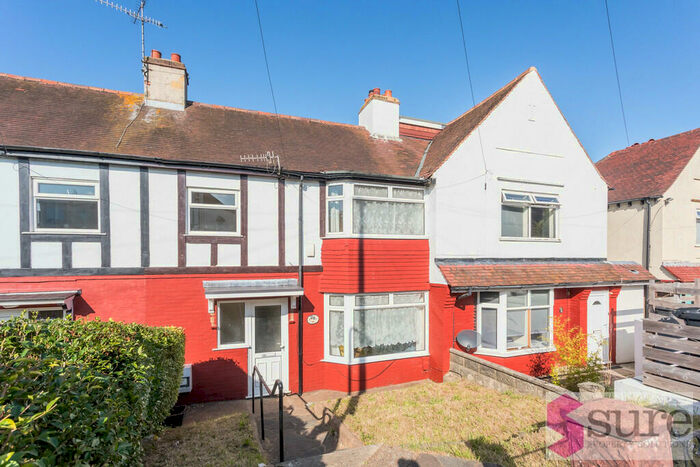 4 Bedroom Semi-Detached House To Rent In Bevendean Crescent, Brighton, BN2