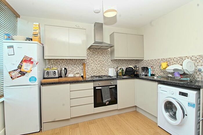 1 Bedroom Flat To Rent In Granville Place, High Road, London, N12