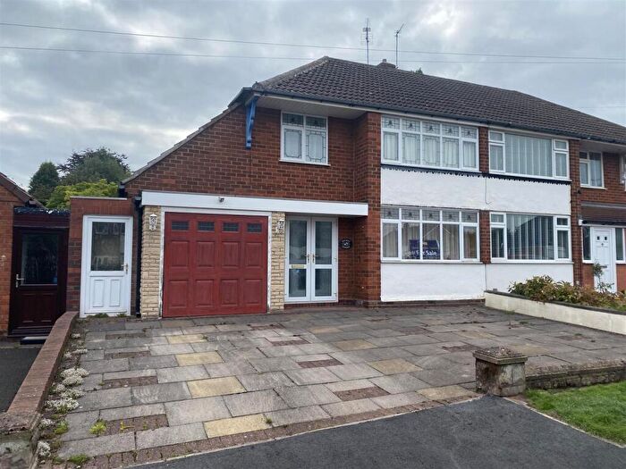 3 Bedroom Semi-Detached House For Sale In Southerndown Road, Dudley, DY3