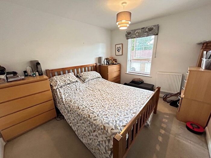 2 Bedroom Flat For Sale In Frenchs Avenue, Dunstable, LU6