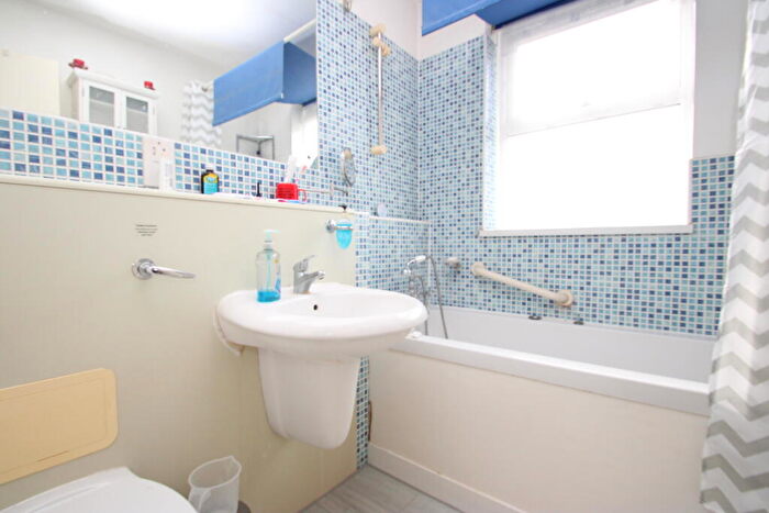 1 Bedroom Flat To Rent In Viceroy Court, Dingwall Road, CR0