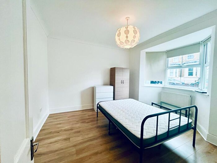 5 Bedroom House To Rent In Albert Square Stratford, E15