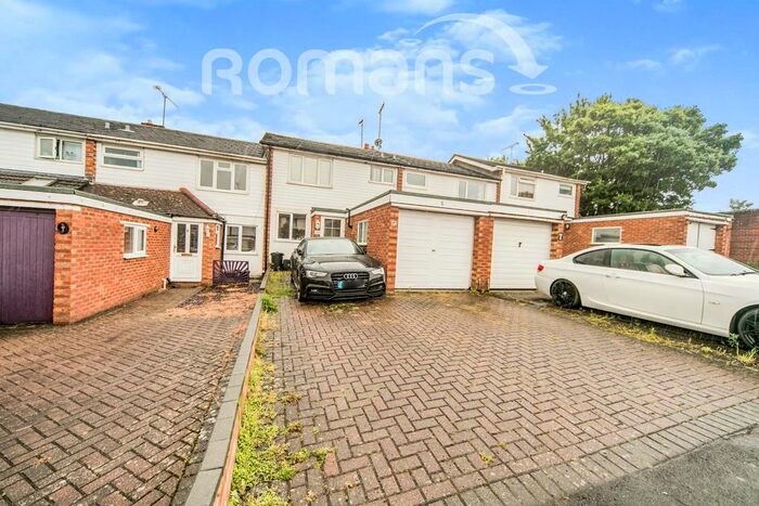 3 Bedroom Terraced House To Rent In Burns Close, Woodley, Reading, RG5