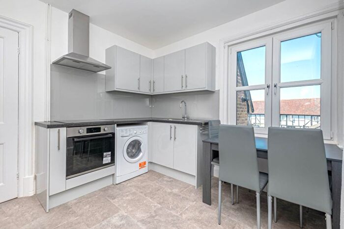 2 Bedroom Maisonette To Rent In East Street, Horsham, RH12