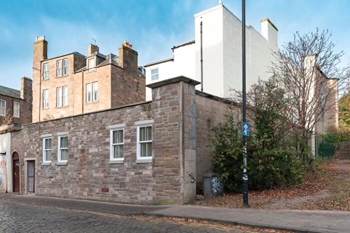 2 Bedroom Apartment For Sale In Cowgate, Dundee, DD1