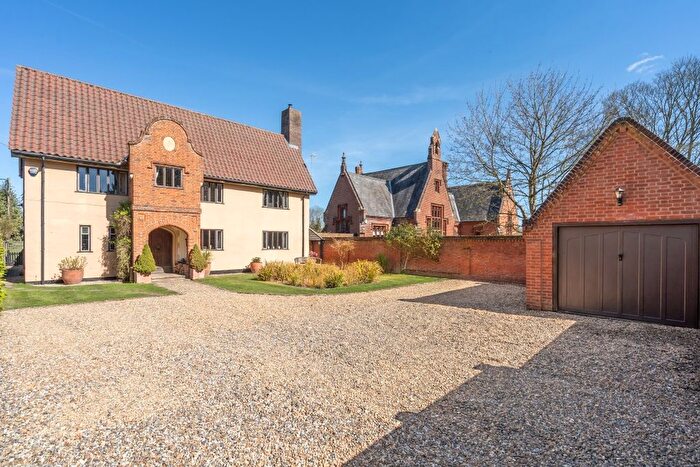 5 Bedroom Detached House For Sale In The Street, Ringland, Norwich, NR8