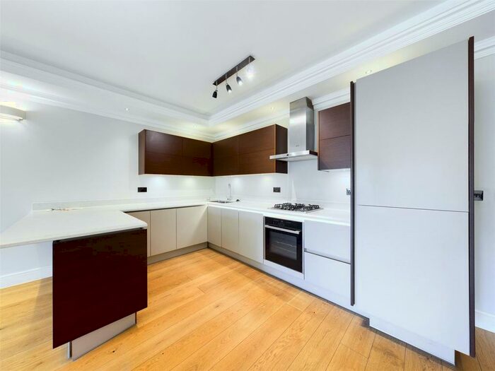 3 Bedroom Apartment To Rent In Penn House, White Hart Lane, London, SW13