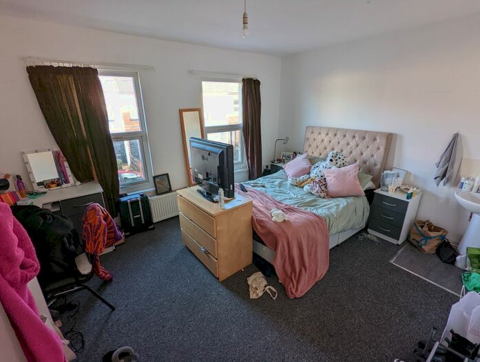 6 Bedroom Terraced House To Rent In De Beauvoir Road, Reading, RG1