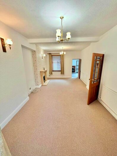 3 Bedroom Detached House To Rent In Ystrad Road, Fforestfach, Swansea, SA5