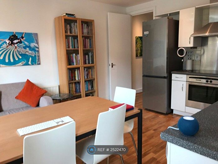 1 Bedroom Flat To Rent In Red Lion Square, London, WC1R